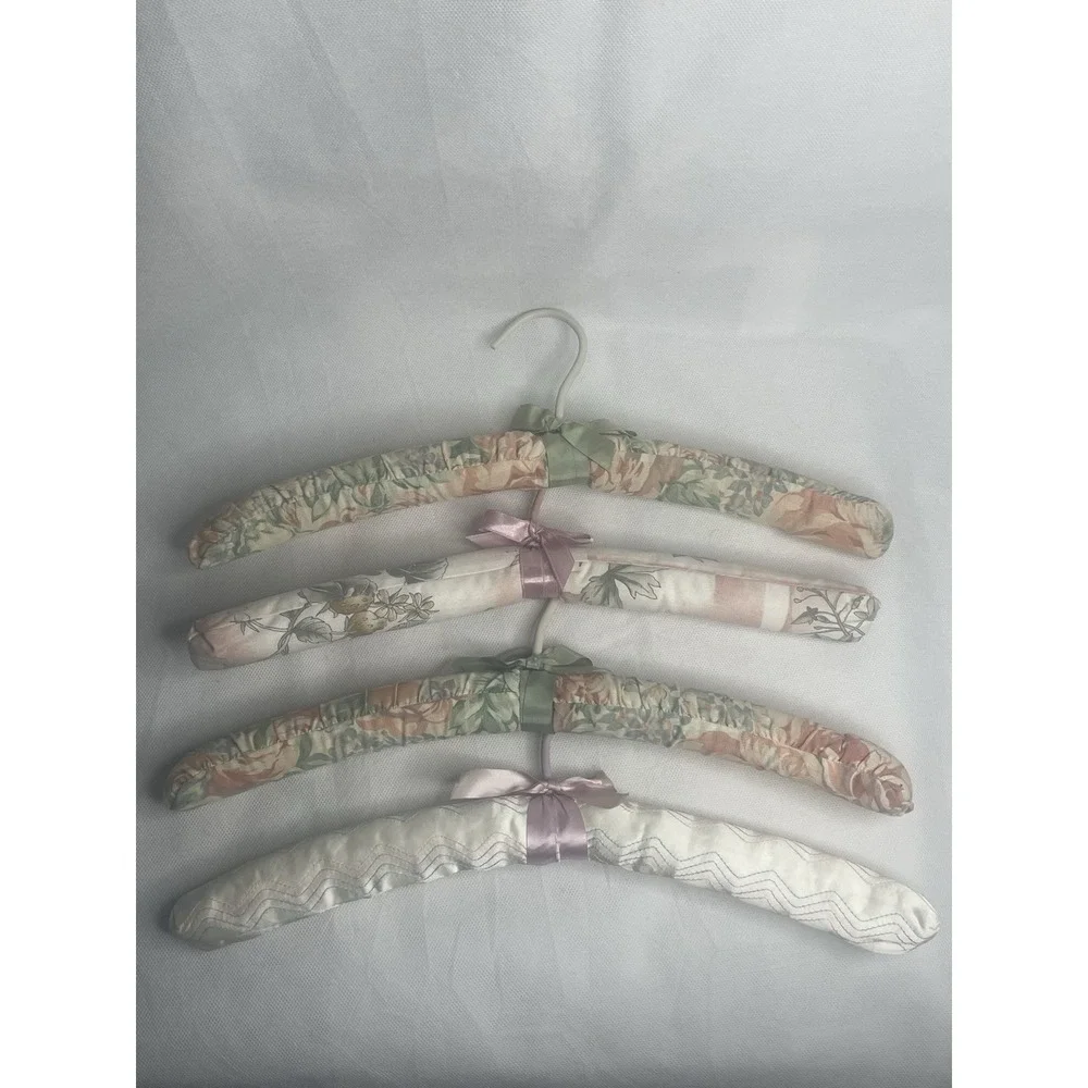 Vtg Floral Clothing Hangers Padded Satin Lot of 4 Shabby Chic Closet Core Pinks
